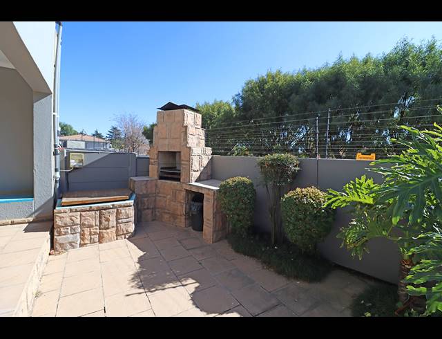 2 BEDROOM TOWNHOUSE FOR SALE IN BEDFORD GARDENS